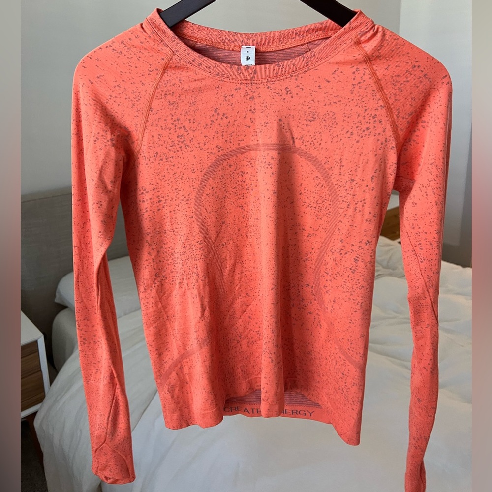 Lululemon limited edition color long sleeve w/thumb holes